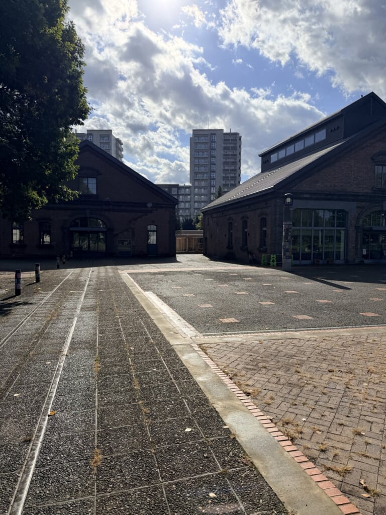 展示会の会場となった旭川市市民活動交流センター CoCoDe の外観